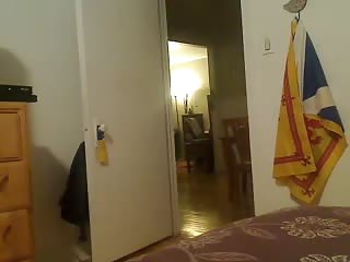 Une jeune brunette chaude en cam