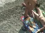 Couple de naturistes filmé en cachette sur la plage