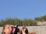 Suédoise aux gros seins sur la plage