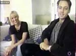Rocco chauffe la journaliste qui vient l'interviewer