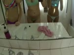 3 copines montrent tout dans la salle de bain