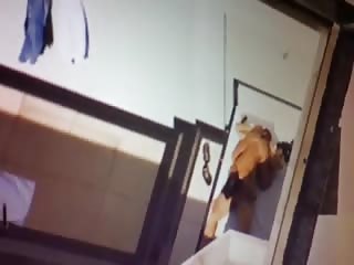 Avec son drone il filme un couple en train de baiser
