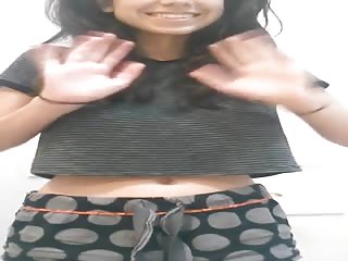 Je vous montre mes seins