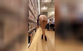 Elle choisit un bouquin
