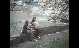 Couple d'étudiants chauds bouillant