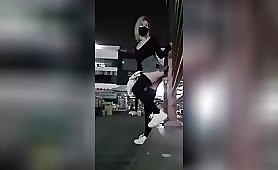 Au moins elle porte un masque