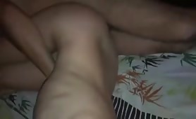 Son mari veut une pipe pendant que sa femme se fait baiser
