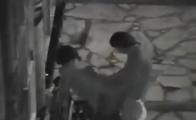 Pris en flag en train de baiser dans une ruelle