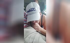 Il se fait sucer pendant qu'il conduit