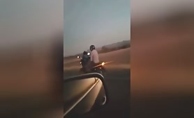 Couple surpris en train de faire ça sur leur engin