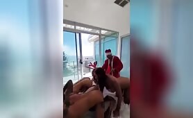 Le père noël prend du bon temps