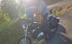 Se faire sucer sur une moto il kiffe !