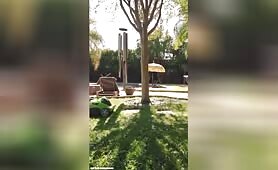 Une belle manière de passer la tondeuse