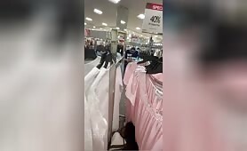 Il baise sa meuf en plein milieu d'un magasin de vêtements