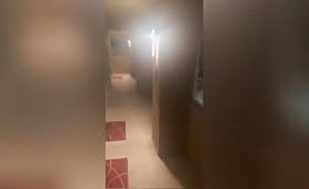 Cochonne prise par 2 gars mecs en sortie de boite