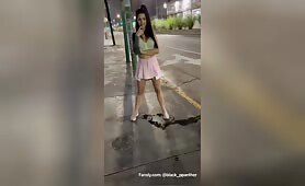 Qui a dit que les filles ne pouvaient pas pisser dans la rue?