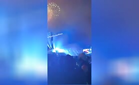 Baise avec une salope pendant un festival