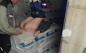 Baisée par des collegues au travail