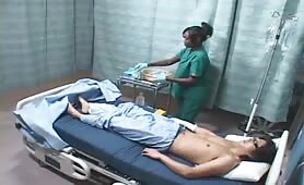 Infirmiere nympho profite d'un patient à l'hôpital