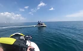 On leur demande d'arrêter de baiser
