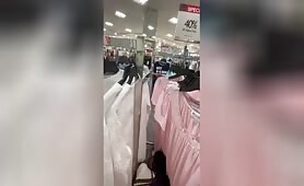 Il baise sa meuf en plein milieu d'un magasin de fringues
