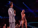 Miley Cyrus très hot aux Video Music Awards