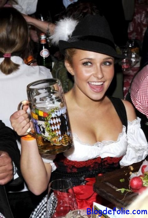 oktoberfest-girls-cleavage-boobs-18