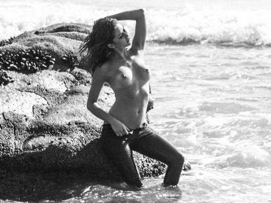 Jehane-Gigi-Paris-Topless-Beach-Photoshoot-01