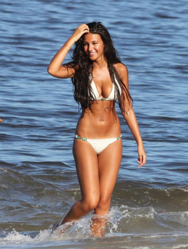 michelle-keegan-beach-60234161-L