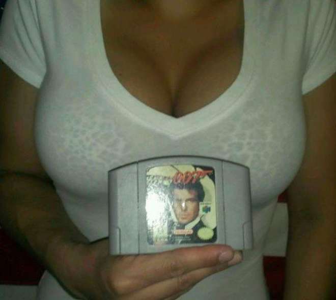 this-girl-knows-how-to-sell-video-games-on-ebay-10-photos-2-L.jpg