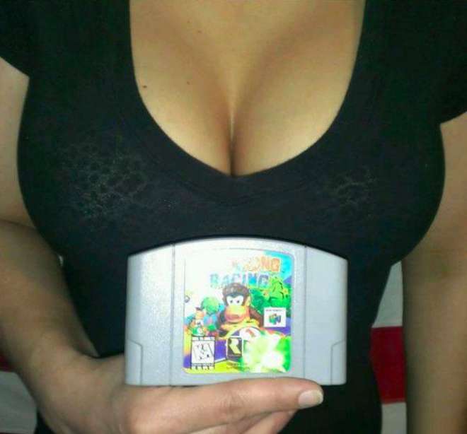 this-girl-knows-how-to-sell-video-games-on-ebay-10-photos-4-L.jpg