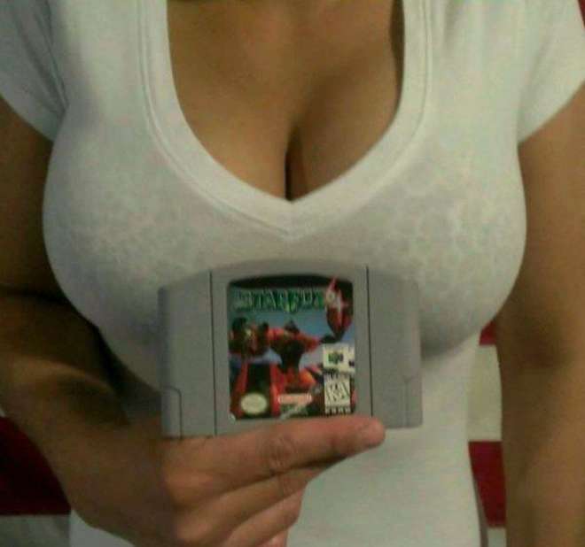 this-girl-knows-how-to-sell-video-games-on-ebay-10-photos-6-L.jpg