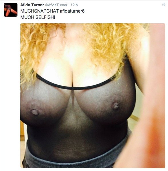 Afida turner seins nus