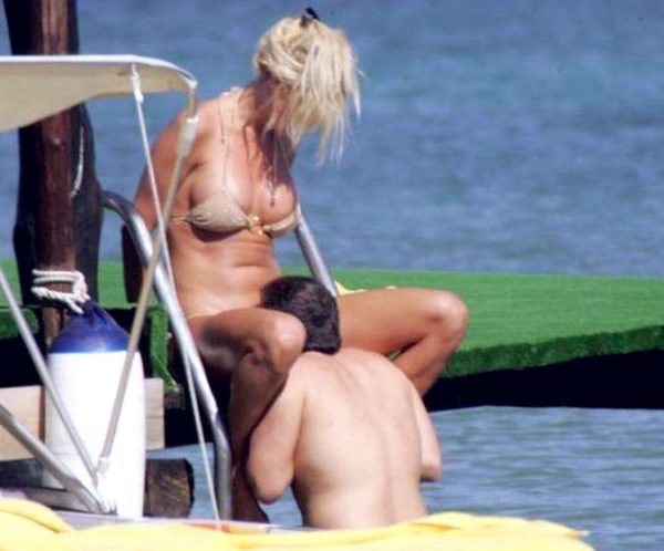 camillekiss com surpris en train de baiser camillekiss com surpris en train de baiser